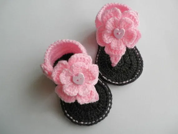 Baby flip-flop sandals in cotton crochet