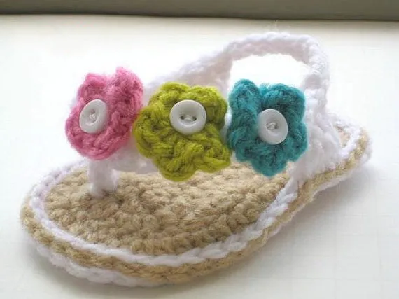 Baby flip-flop sandals in cotton crochet